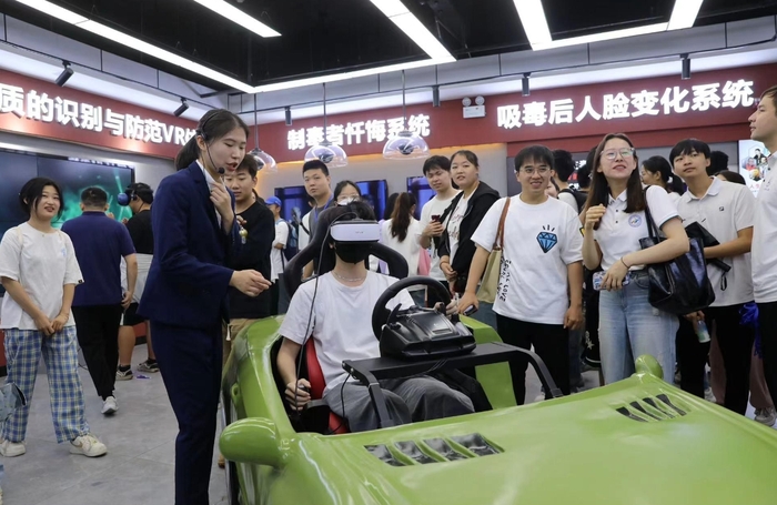 禁毒VR体验设备.jpg